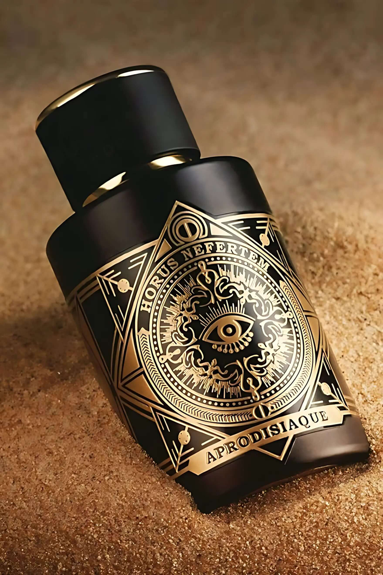Aphrodisiaque Parfüm 100 ml – Bergamot, şeftali çiçeği ve vanilya notalarıyla harmanlanmış baştan çıkarıcı ve lüks bir koku.