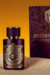 Aphrodisiaque Parfüm 100 ml – Bergamot, şeftali çiçeği ve vanilya notalarıyla zenginleştirilmiş baştan çıkarıcı ve lüks bir parfüm.